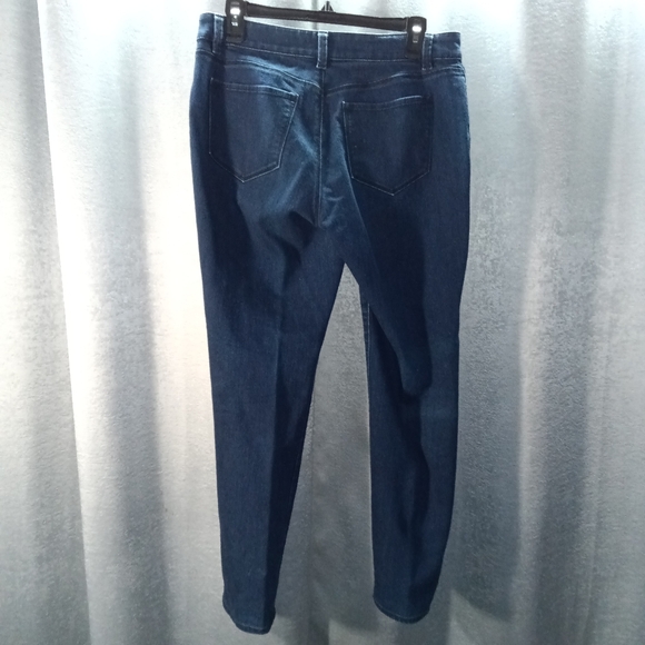 2 Pairs of Petite Jeans - Picture 5 of 12
